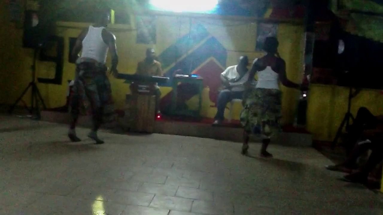 Dansers bij Kilometre 9 Douala Deel 3