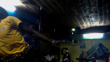 Dansers bij Kilometre 9 Douala, Kameroen, Deel 15