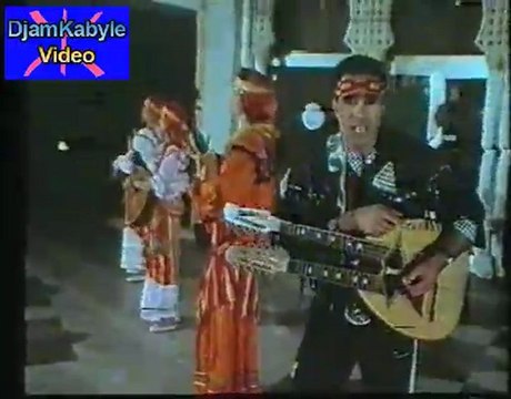 Takfarinas Irgazen 1990 (Clip Kabyle) A.Baroudi batterie