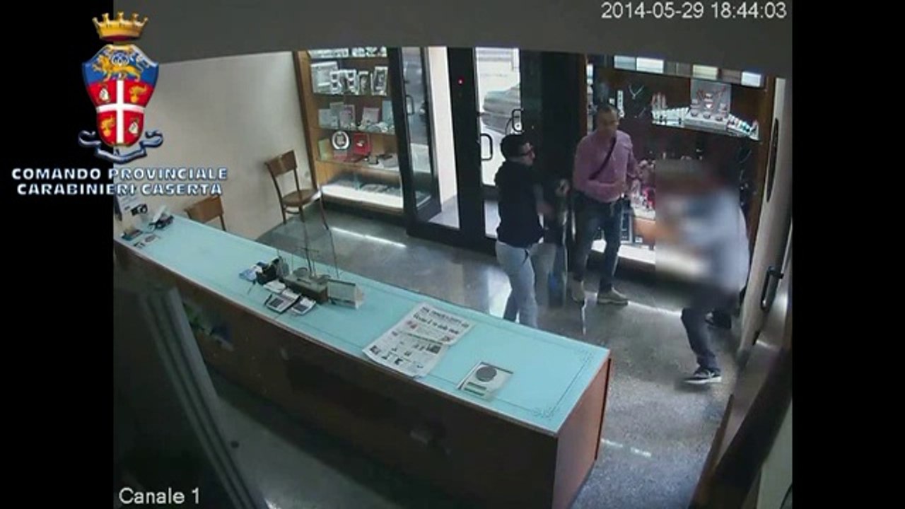 Casal di Principe (CE) - Rapina alla gioielleria Coppola, arrestato 31enne (20.09.14)