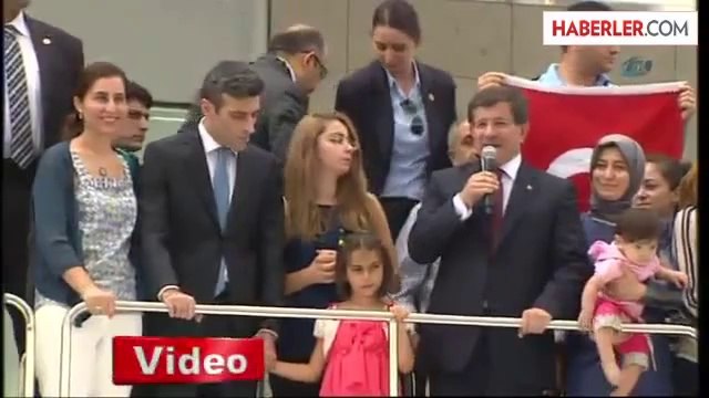 Başbakan Davutoğlu, 49 Personel Üzerinden Siyaset Yapanları Topa Tuttu