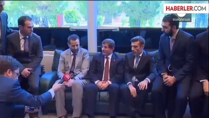 Dünya Rehinelerin Serbest Kaldığını Davutoğlu'ndan Öğrendi