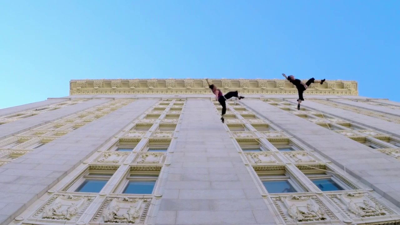 So crazy dancers walking on The Walls Of City Hall Vidéo Dailymotion