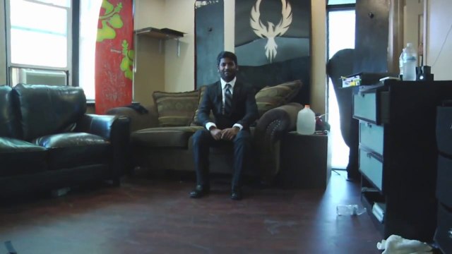 Un canapé piégé : siège éjectable! Caméra cachée énorme!