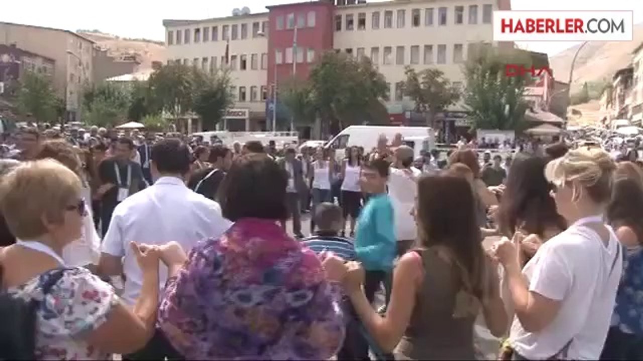 Muş'taki Onkoloji Günleri Dansla Başladı
