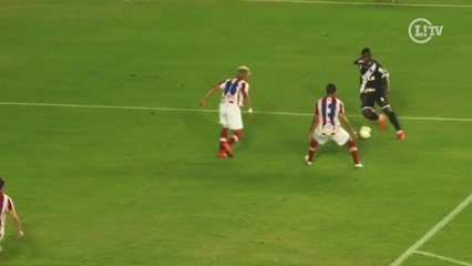 Thalles vive dia de garçom e levanta torcida do Vasco