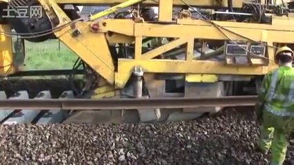 İşte Tren yolu böyle yapılır dedirtecek süper makineler