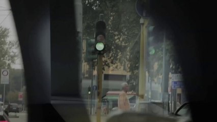 Une minute avec Juliette Binoche au défilé Giorgio Armani