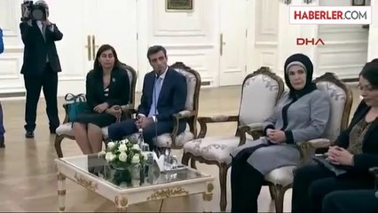 Cumhurbaşkanı Erdoğan Kurtarılan Konsolosluk Çalışanlarını Köşk'te Kabul Etti