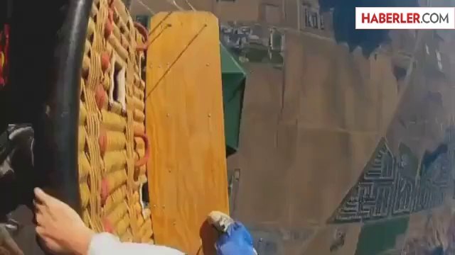 Gökyüzünden Şemsiyeli Adam Düştü!