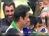Miandad’s whisper to Imran Khan caught on camera-Geo Reports-21 Sep 2014