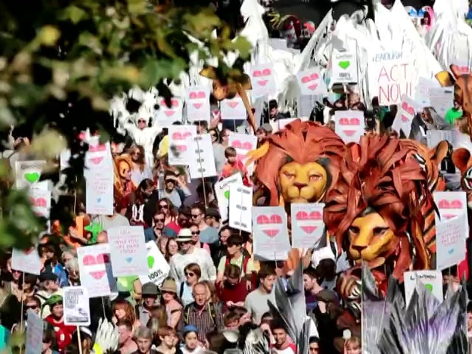 Des centaines de milliers de personnes dans le monde marchent "pour le climat"