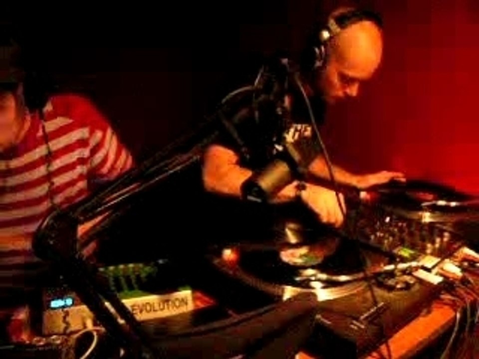 Live radio RCR