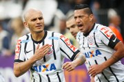 Com polêmica, Timão vence São Paulo e se mantém no G4