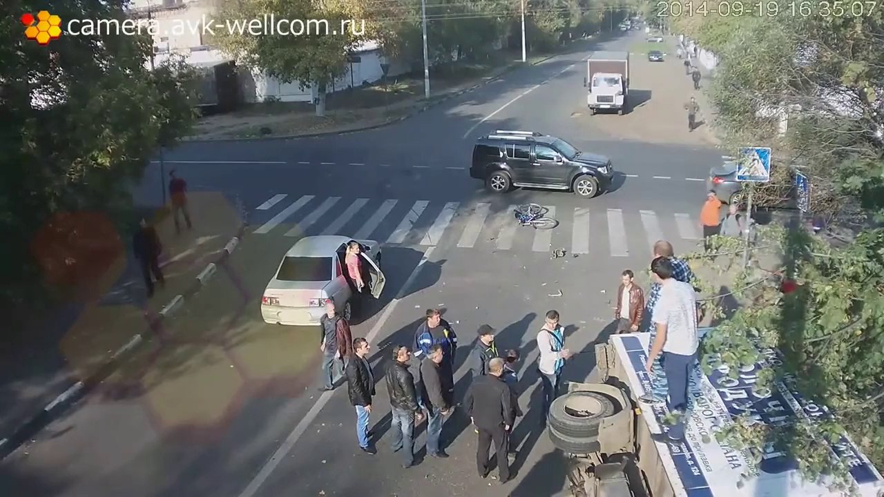 Lucky cyclist almost killed in amazing truck crash!