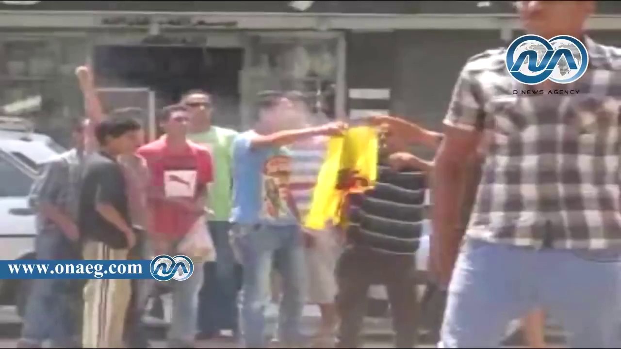 بالفيديو .. أهالي بفيصل يحرقون علم «رابعة»