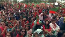 Imran Khan congrega una multitud en Karachi para pedir la dimisión del Primer ministro Nawaz Sharif