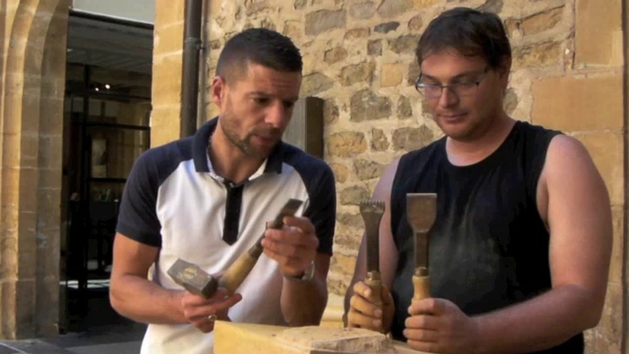 Démonstration de taille de pierre aux fêtes du patrimoine 2014