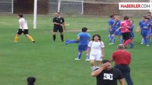 Romanya'da Kadın Futbolcu, Hakeme Saldırdı