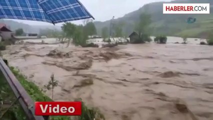 Sel Suları Aracı Böyle Sürükledi