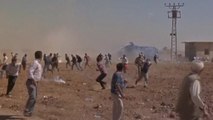 Tear gas and water-cannon disperse Turkish crowd on Syrian border
