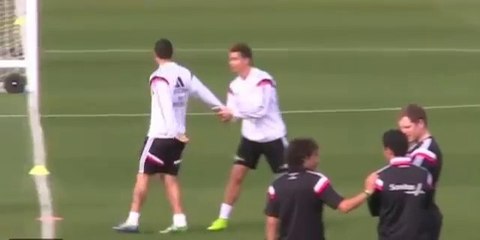 Cristiano Ronaldo force James Rodriguez à venir faire le toro avec lui
