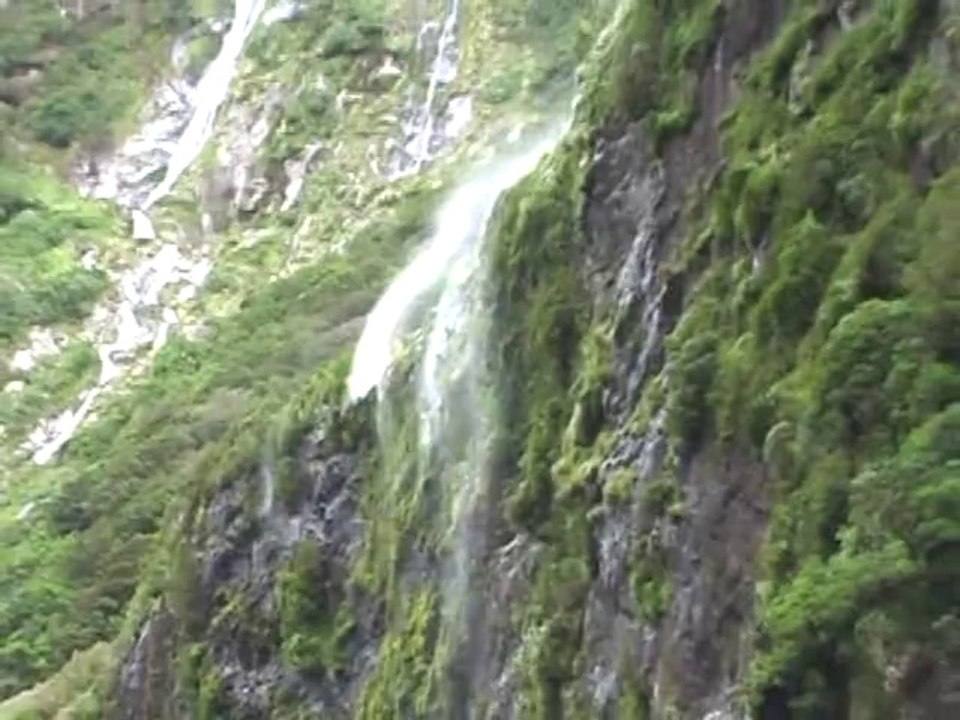 la cascade qui n'arrive pas à tomber