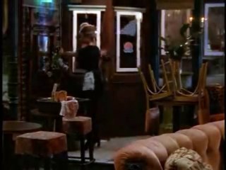 Friends 2 x 7 : Celui qui tombait des nues (premier baiser de Ross et Rachel)