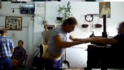 El vino, que tiene el vino...