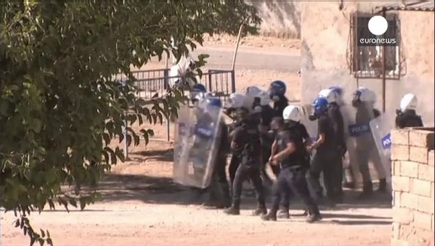 Turquia: Curdos impedidos de atravessar fronteira para combater Estado Islâmico