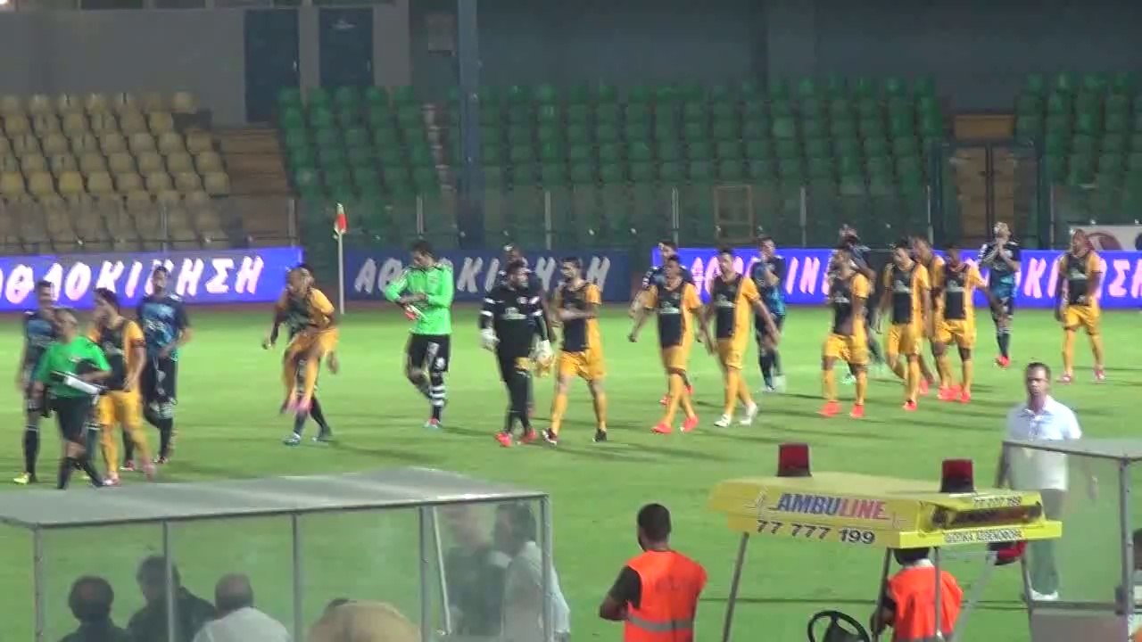 Η είσοδος των ομάδων στον αγωνιστικό χώρο