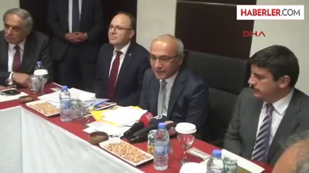 Ulaştırma, Denizcilik ve Haberleşme Bakanı Elva...