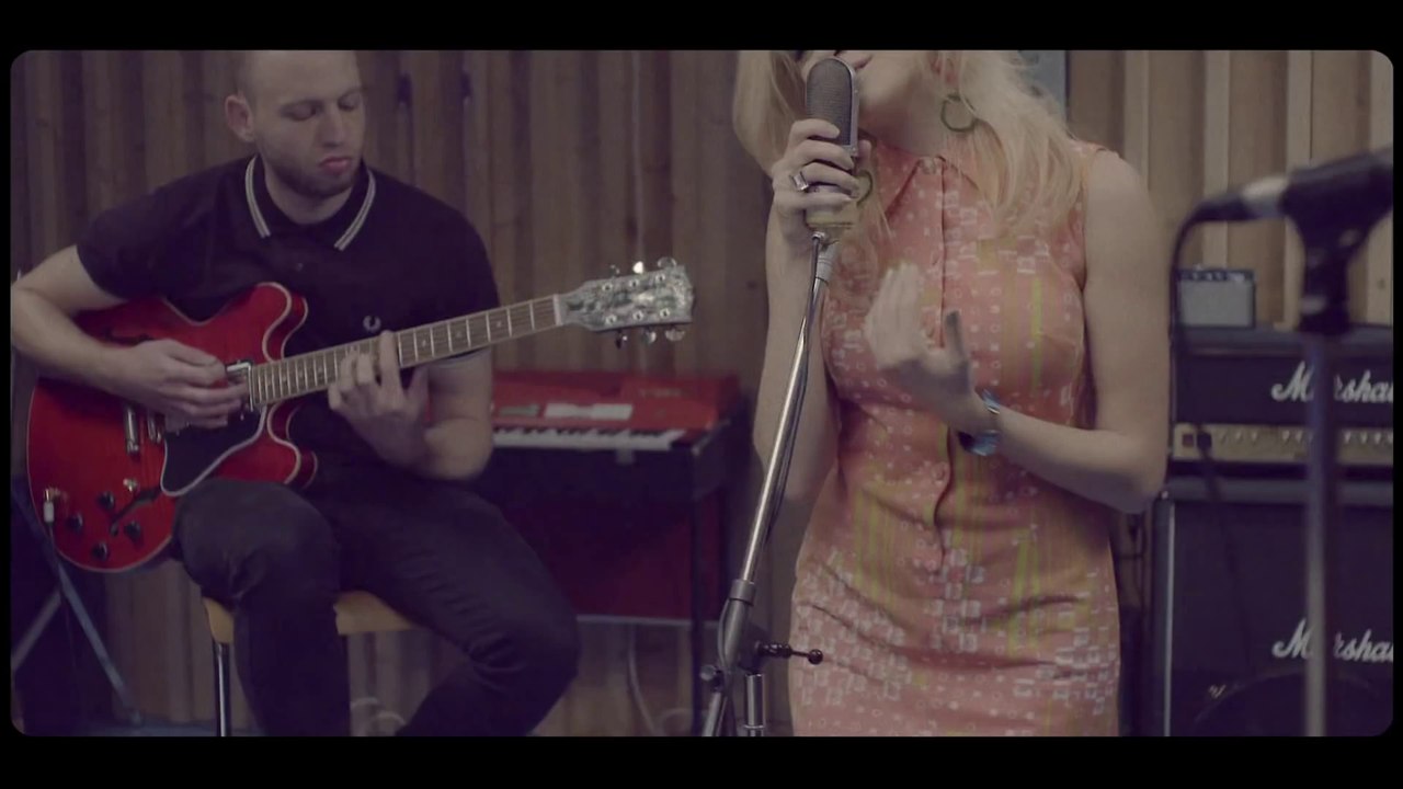 Pixie Lott - Cry To Me (Live At The Pool)