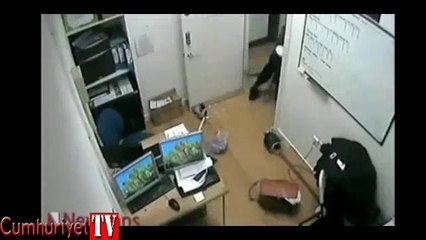 Polisin genç kıza uyguladığı şiddet kamerada