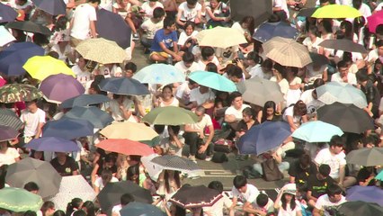 طلاب هونغ كونغ يضربون للمطالبة بالديموقراطية