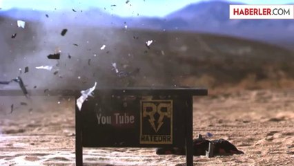 İphone 6 Plus'a Tüfekle Ateş Edilerek Sağlamlığı Test Ediliyor