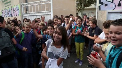 Carla, la gagnante de The Voice Kids reprend l'école sous les ovations