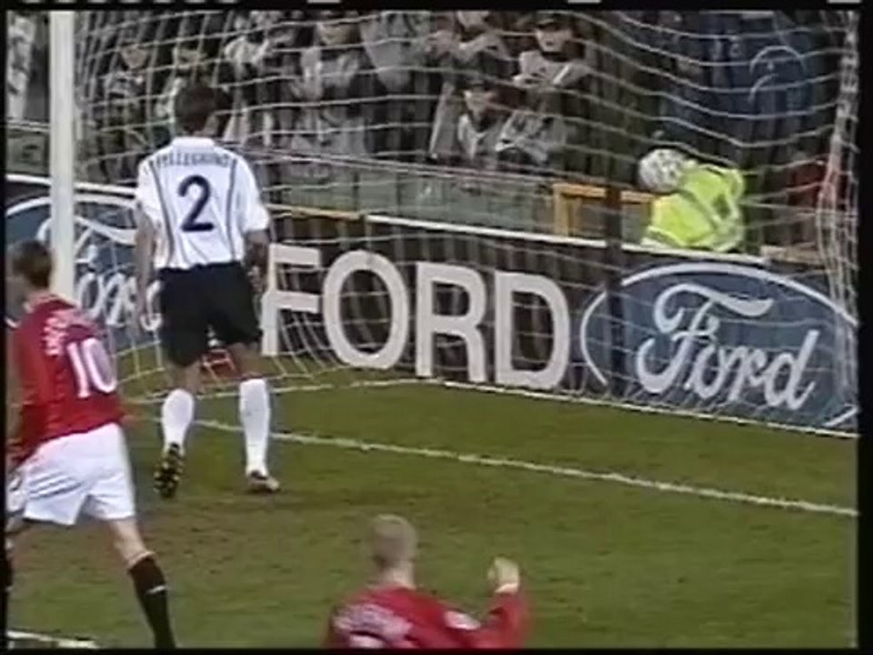 2001.02.20: Manchester United 1 - 1 Valencia CF (Resumen)