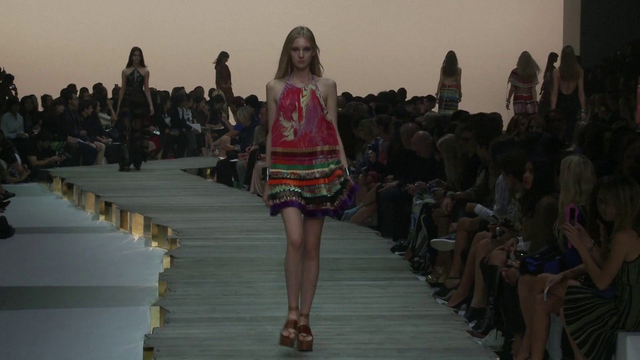 Le défilé Roberto Cavalli printemps-été 2015 en vidéo