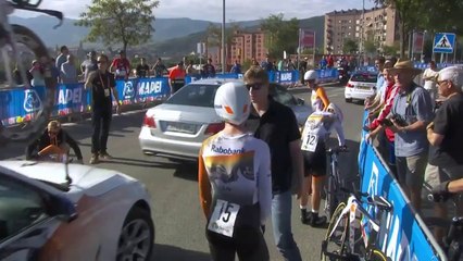 Ciclistas sofrem acidente surpreendente