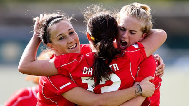 Elle donne la victoire à Liverpool sur un tir du milieu du terrain après l'engagement