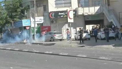 Tải video: West Bank clashes erupt after killing of Palestinian men blamed for slaying of Israeli teens