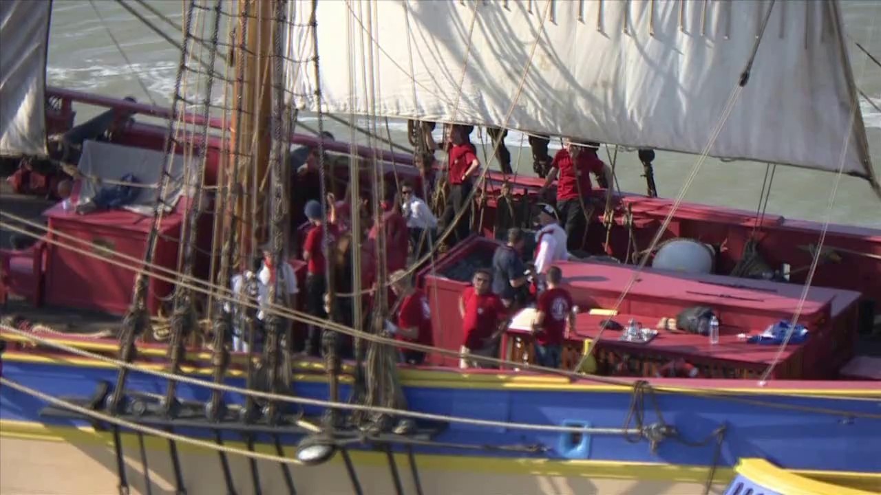 L'Hermione quitte Rochefort direction l'Ile d'Aix