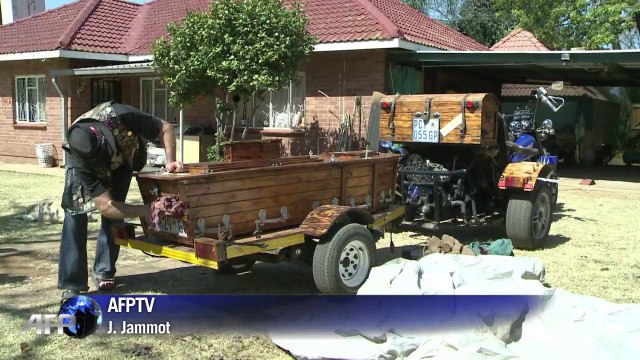 Makabrer Schutz: Särge gegen Einbrecher in Südafrika