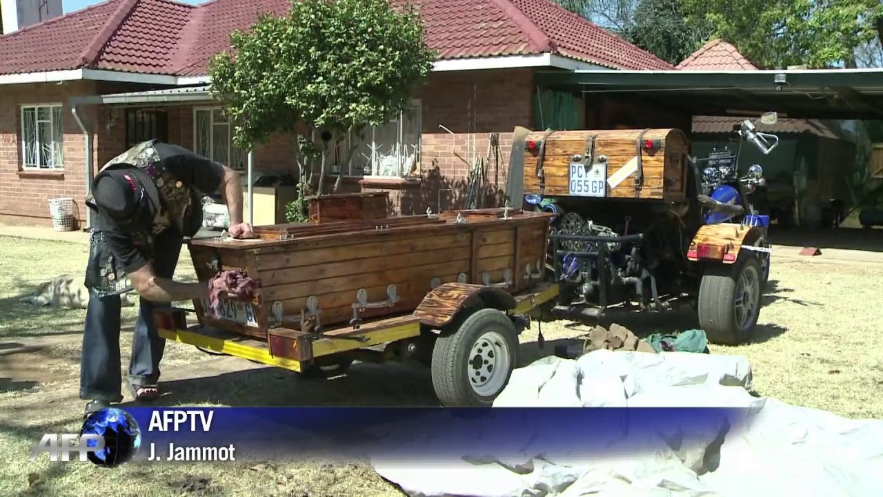 Makabrer schutz: särge gegen einbrecher in südafrika