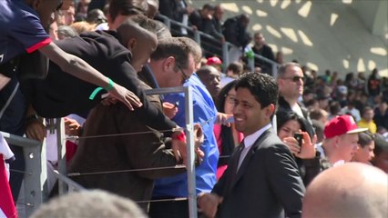 7ej. - Paris ne donne plus la leçon