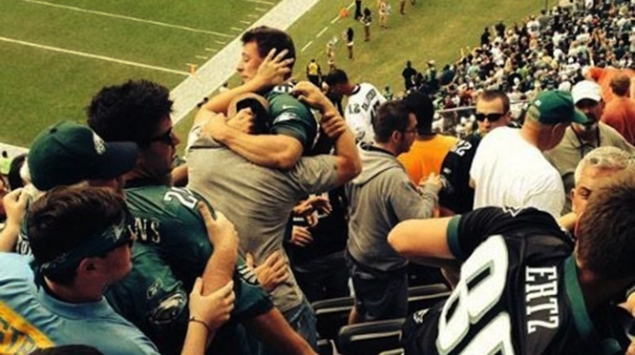 Eagles Fans Fight in Stands During Win Over Redskins - video Dailymotion