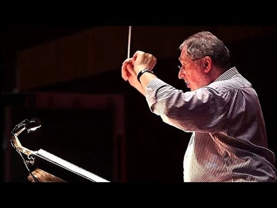 Dirigent mit Lieblingsspielzeug