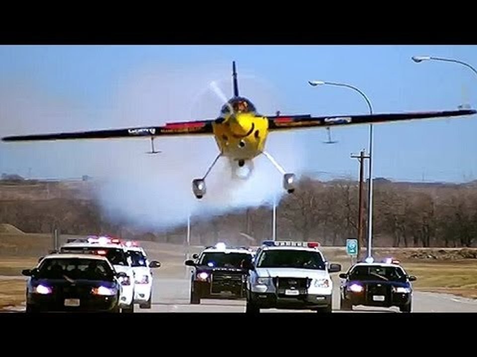 Flucht mit dem Flugzeug (Texas stoppt Kunstflieger mit Polizei)