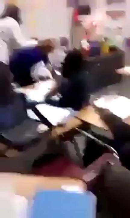 Baston en classe ! Y a plus de respect !